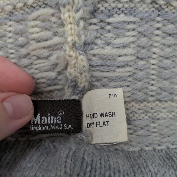 KiPi of Maine Beanie Hat Pom Pom Gray Red Warm Soft Made in USA - Picture 8 of 11